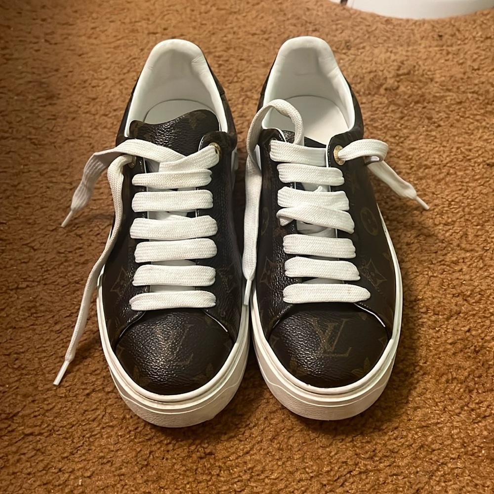 Louis Vuitton authentic logo sneaker